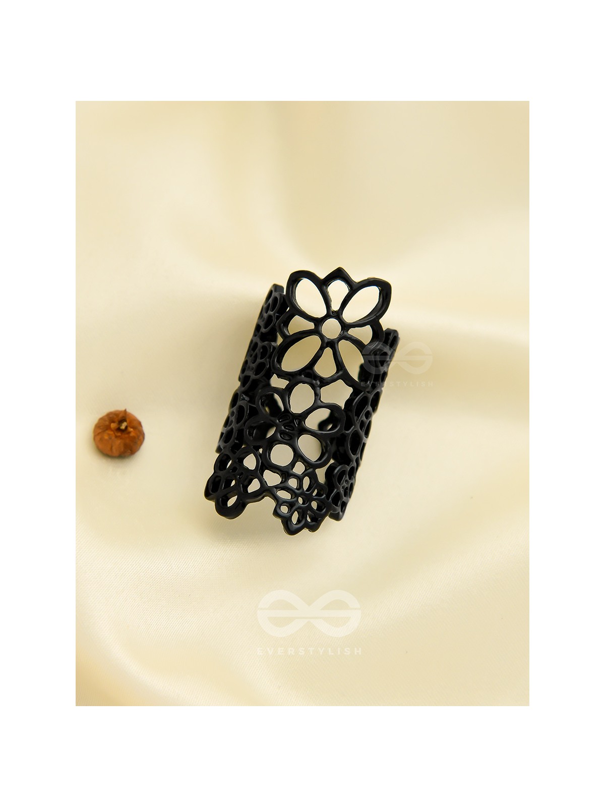 The Alluring floral adjustable ring- Coal Black