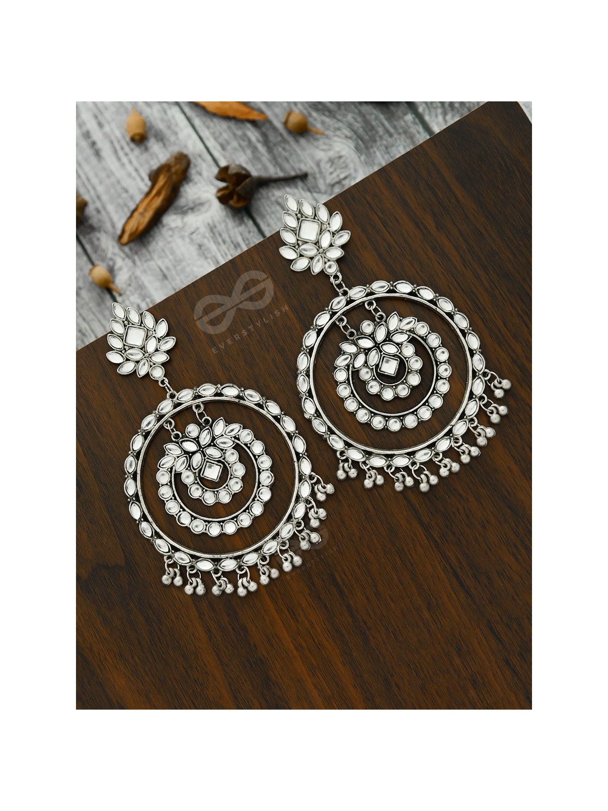 THE Statement OF ELEGANCE - STATEMENT Embellished DANGLERS