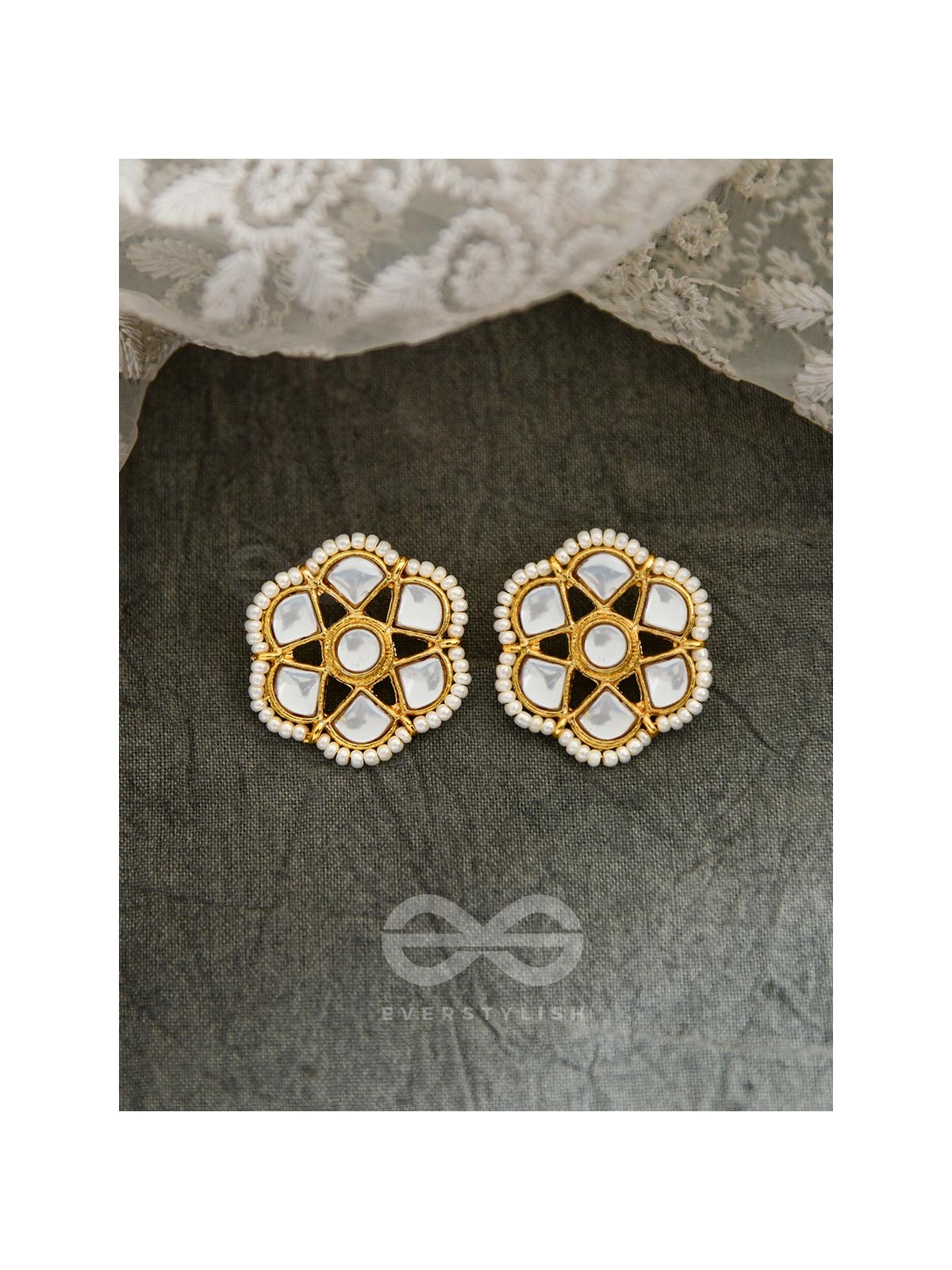 The Classy Elegance - Set of Statement Choker and Studs ( Pearl white)