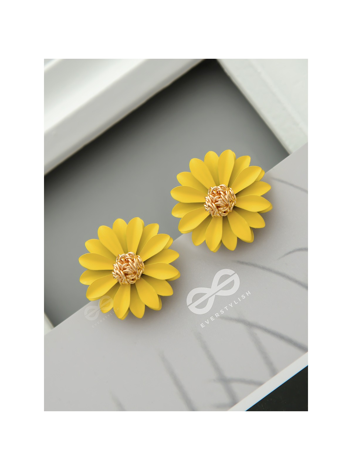 BLOOMING BLOSSOMS - Statement Stud Earrings (Bumblebee)