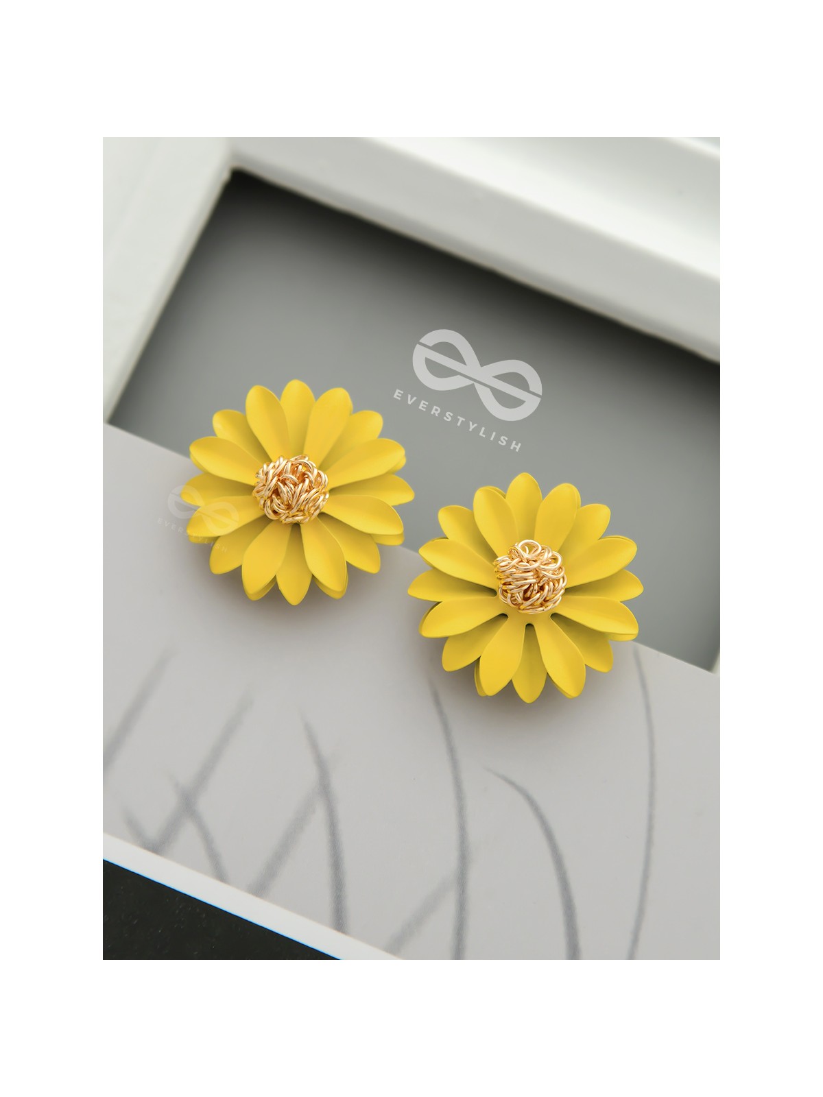 BLOOMING BLOSSOMS - Statement Stud Earrings (Bumblebee)