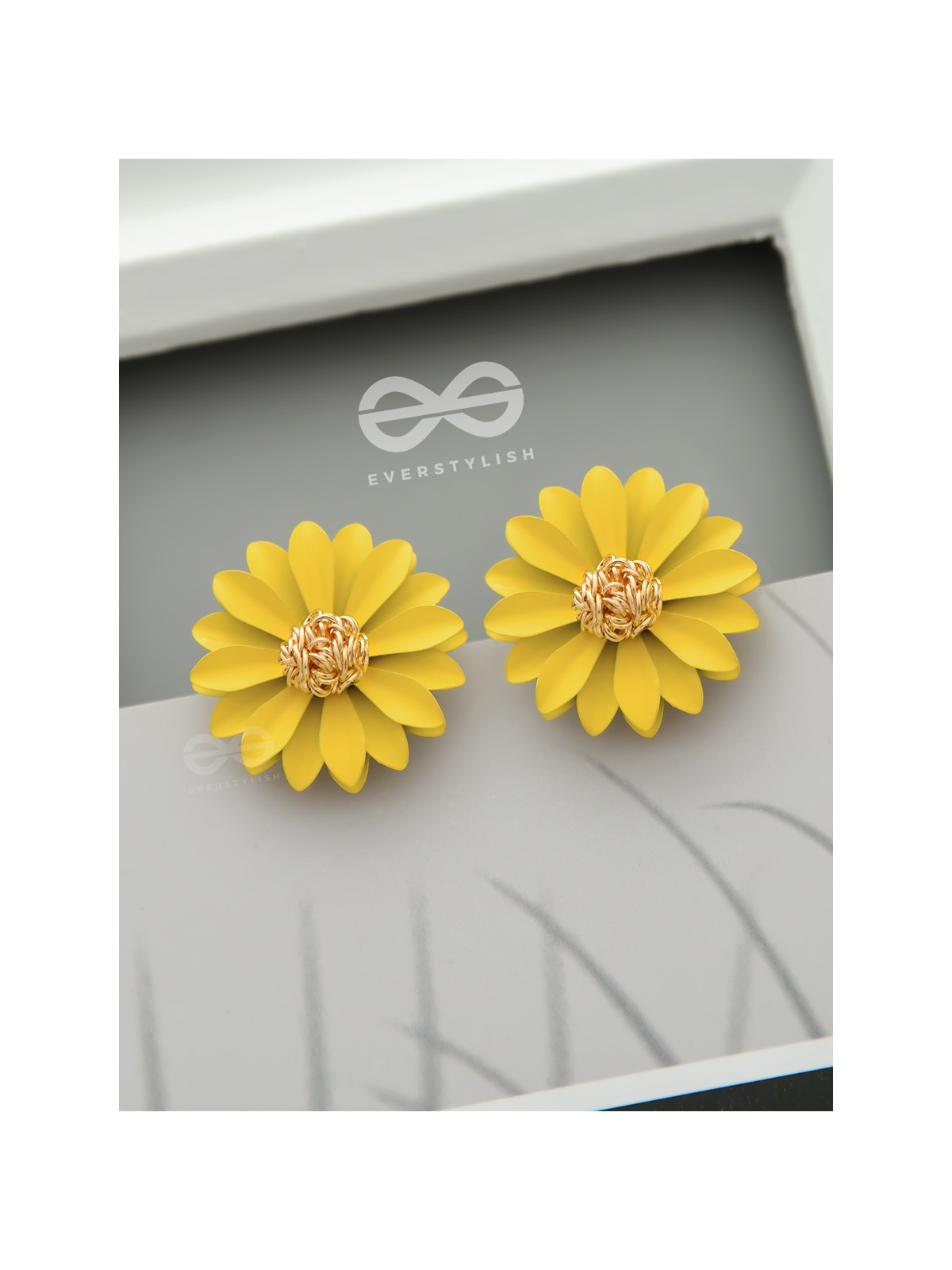 BLOOMING BLOSSOMS - Statement Stud Earrings (Bumblebee)