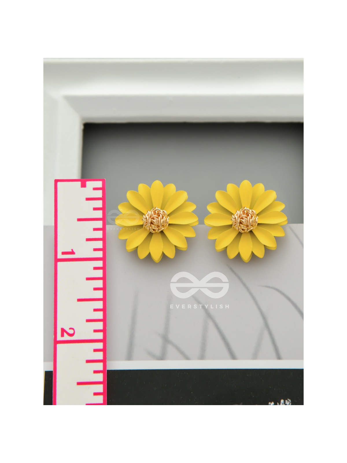 BLOOMING BLOSSOMS - Statement Stud Earrings (Bumblebee)