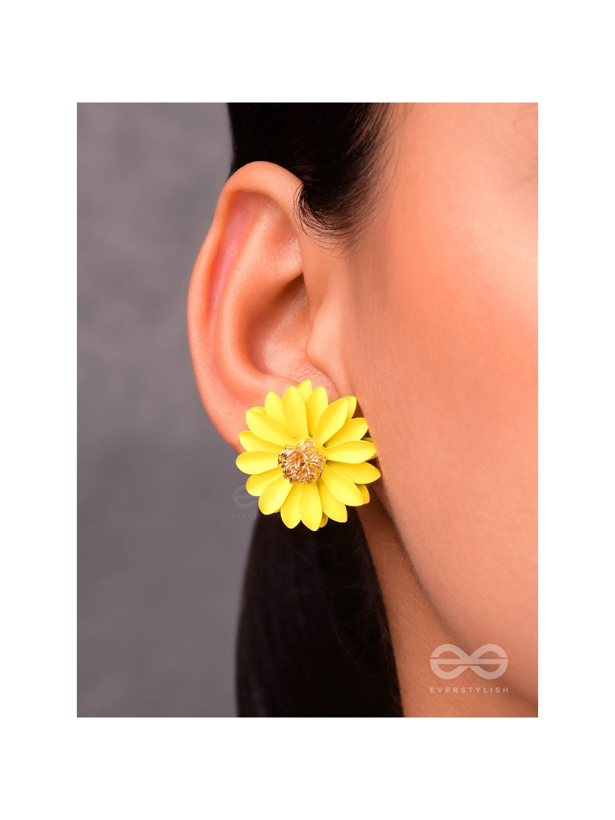 BLOOMING BLOSSOMS - Statement Stud Earrings (Bumblebee)
