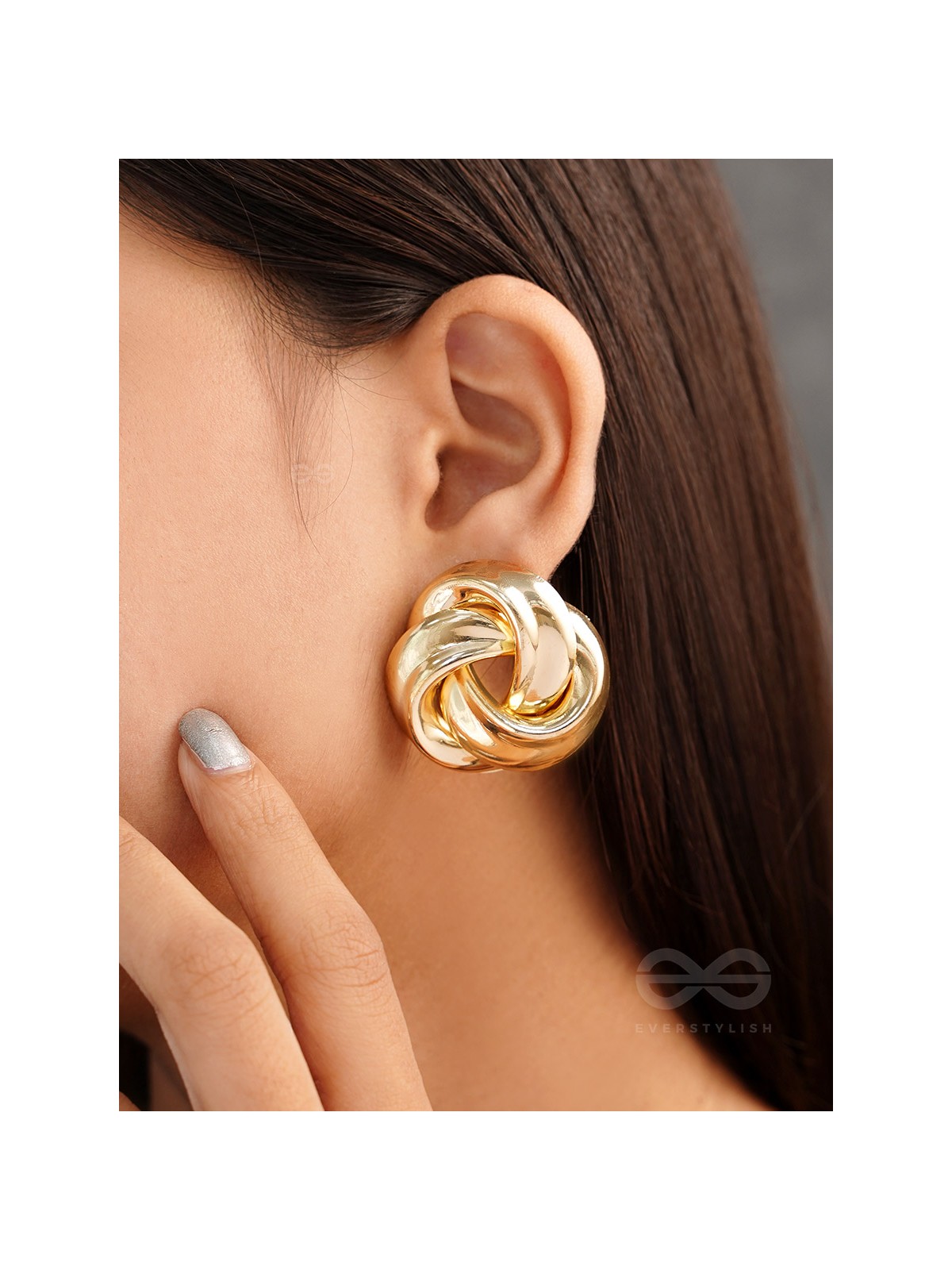 A Knot of Elegance - Statement Golden Studs