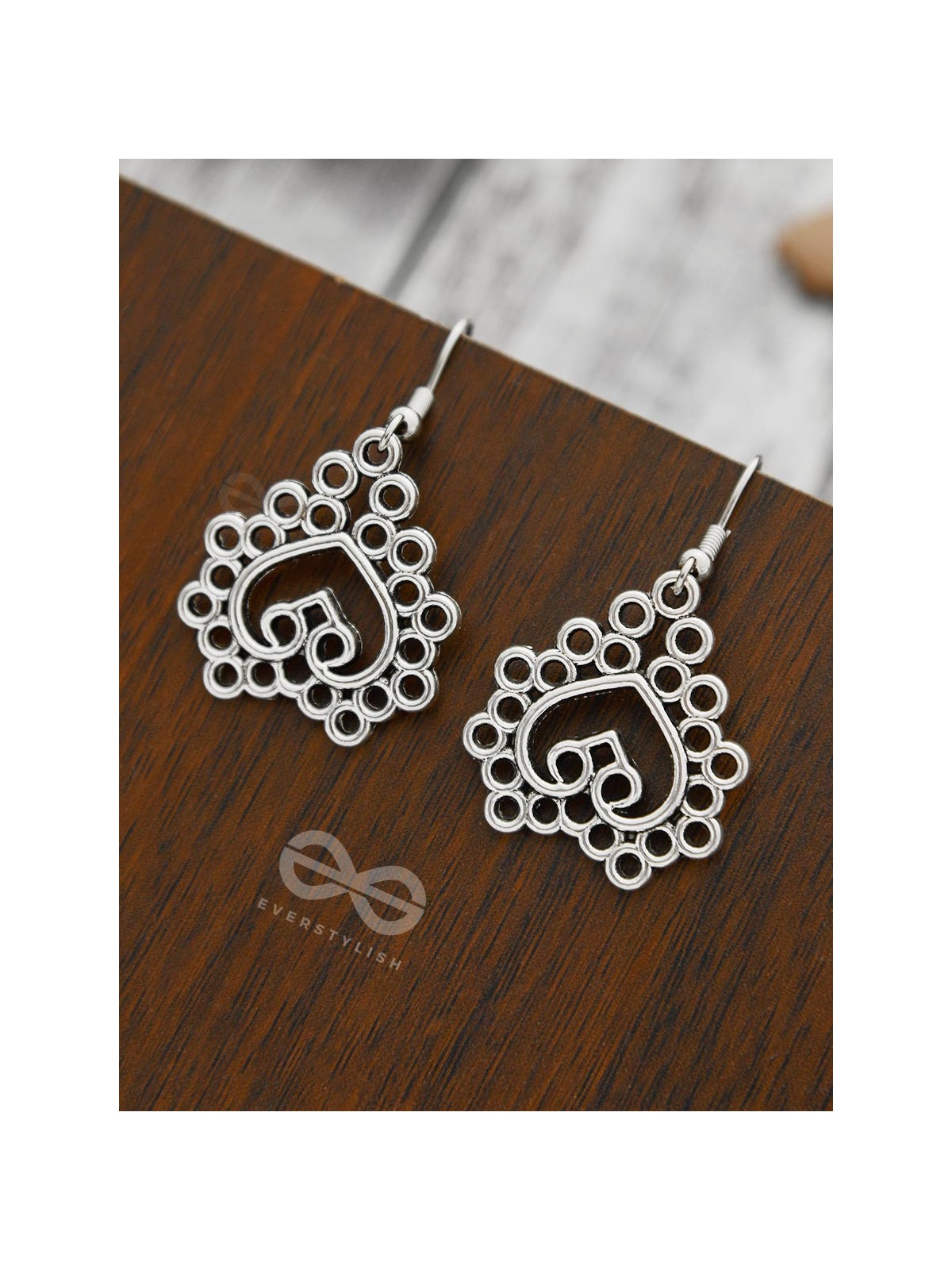 Queen of Hearts - Tiny Trinket Earrings