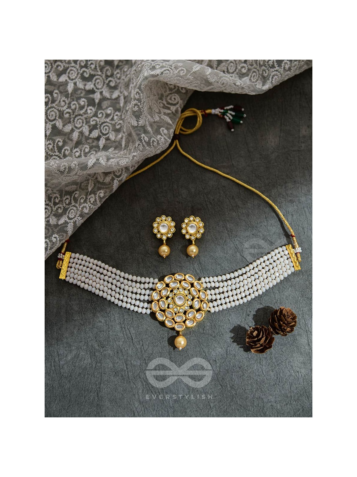 Royalty of the Sultanate - Set of Choker and Earrings (Off White)