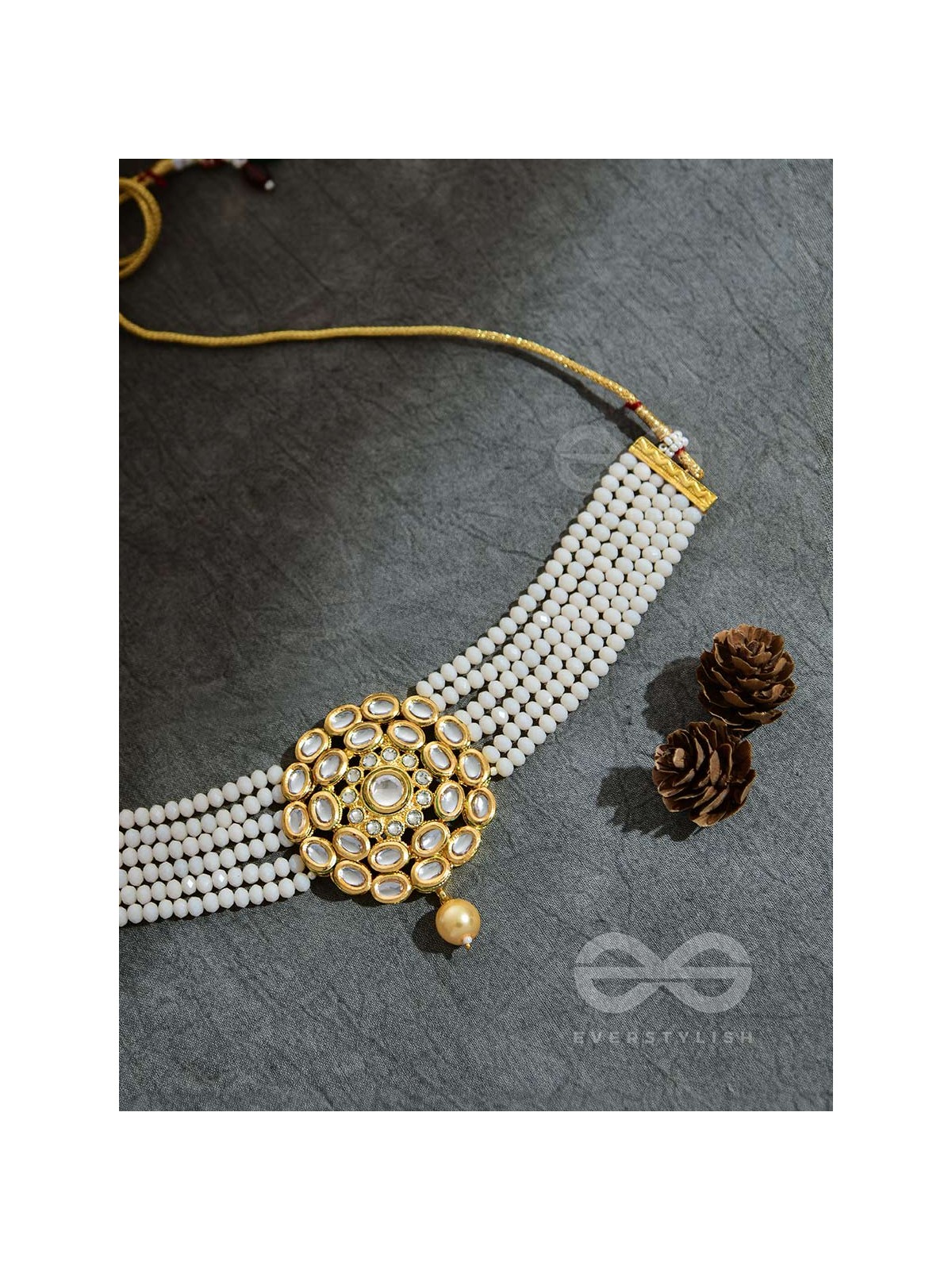 Royalty of the Sultanate - Set of Choker and Earrings (Off White)