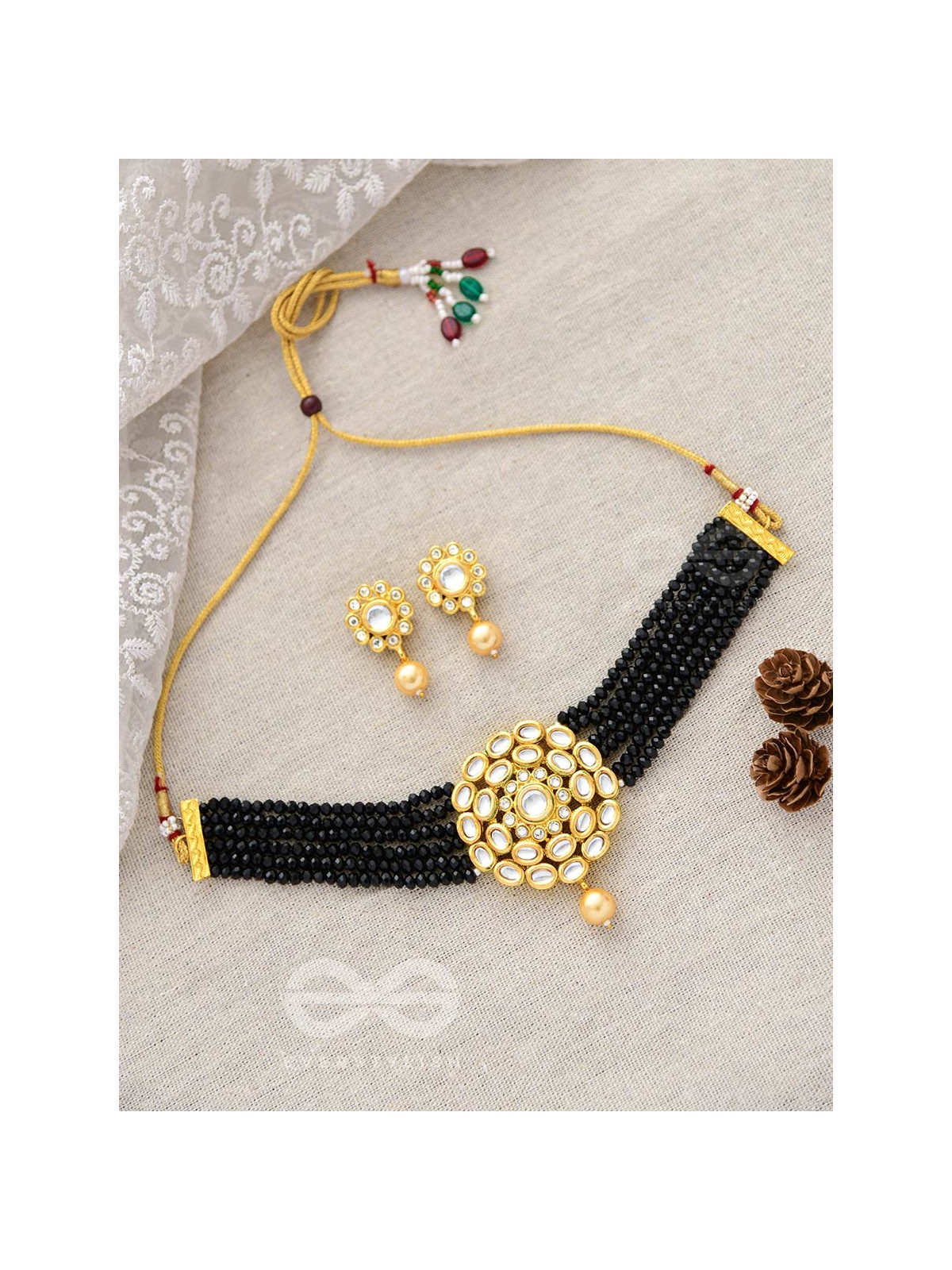 ROYALTY OF THE SULTANATE - SET OF CHOKER AND EARRINGS (Black)