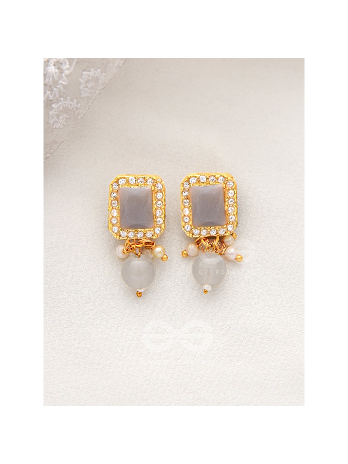 THE MYSTICAL MAGNIFICENCE - SET OF STATEMENT CHOKER AND EARRINGS (GREY)