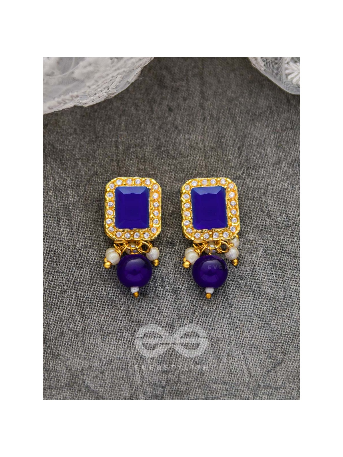 THE MYSTICAL MAGNIFICENCE - SET OF STATEMENT CHOKER AND EARRINGS (ROYAL BLUE)