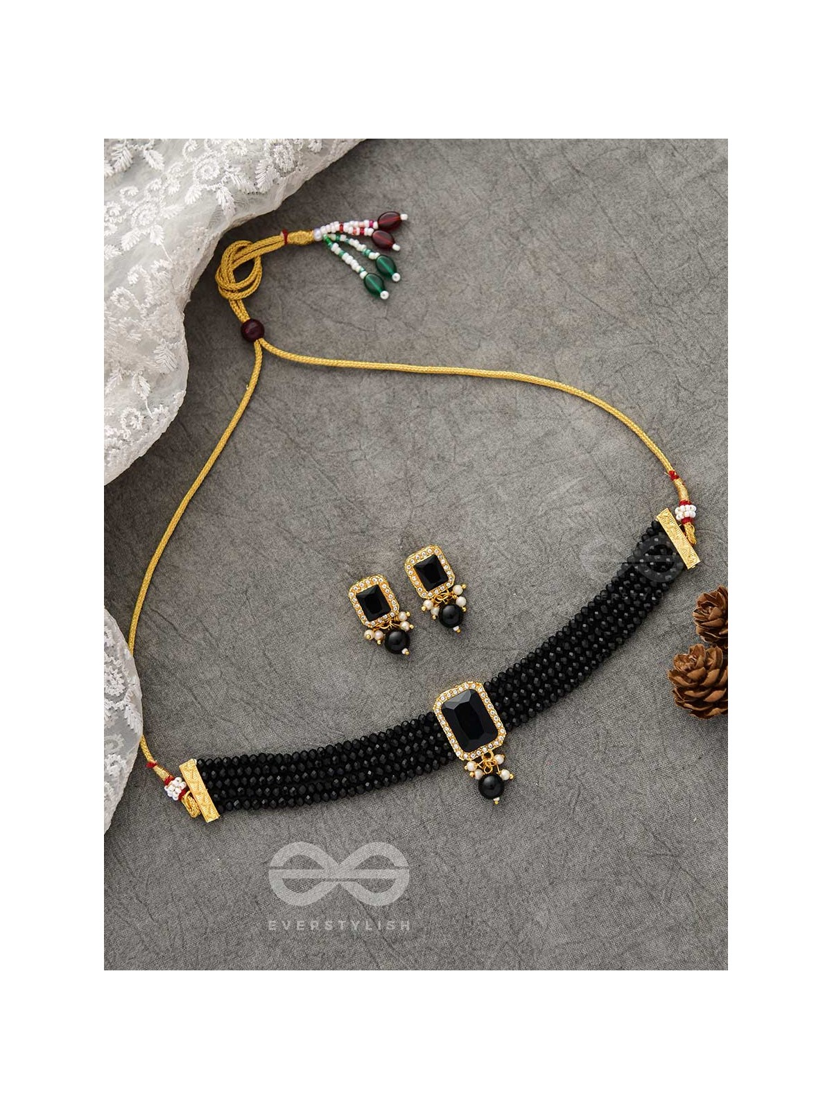 THE MYSTICAL MAGNIFICENCE - SET OF STATEMENT CHOKER AND EARRINGS (Black)