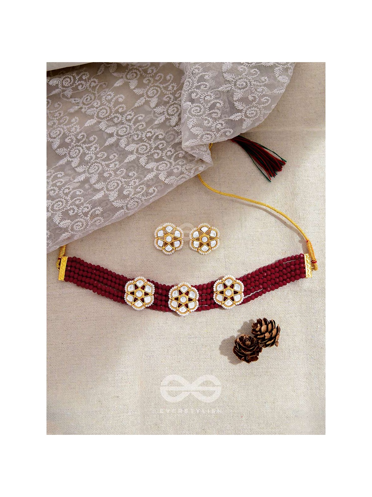 THE CLASSY ELEGANCE - SET OF STATEMENT CHOKER AND STUDS (Blood red)
