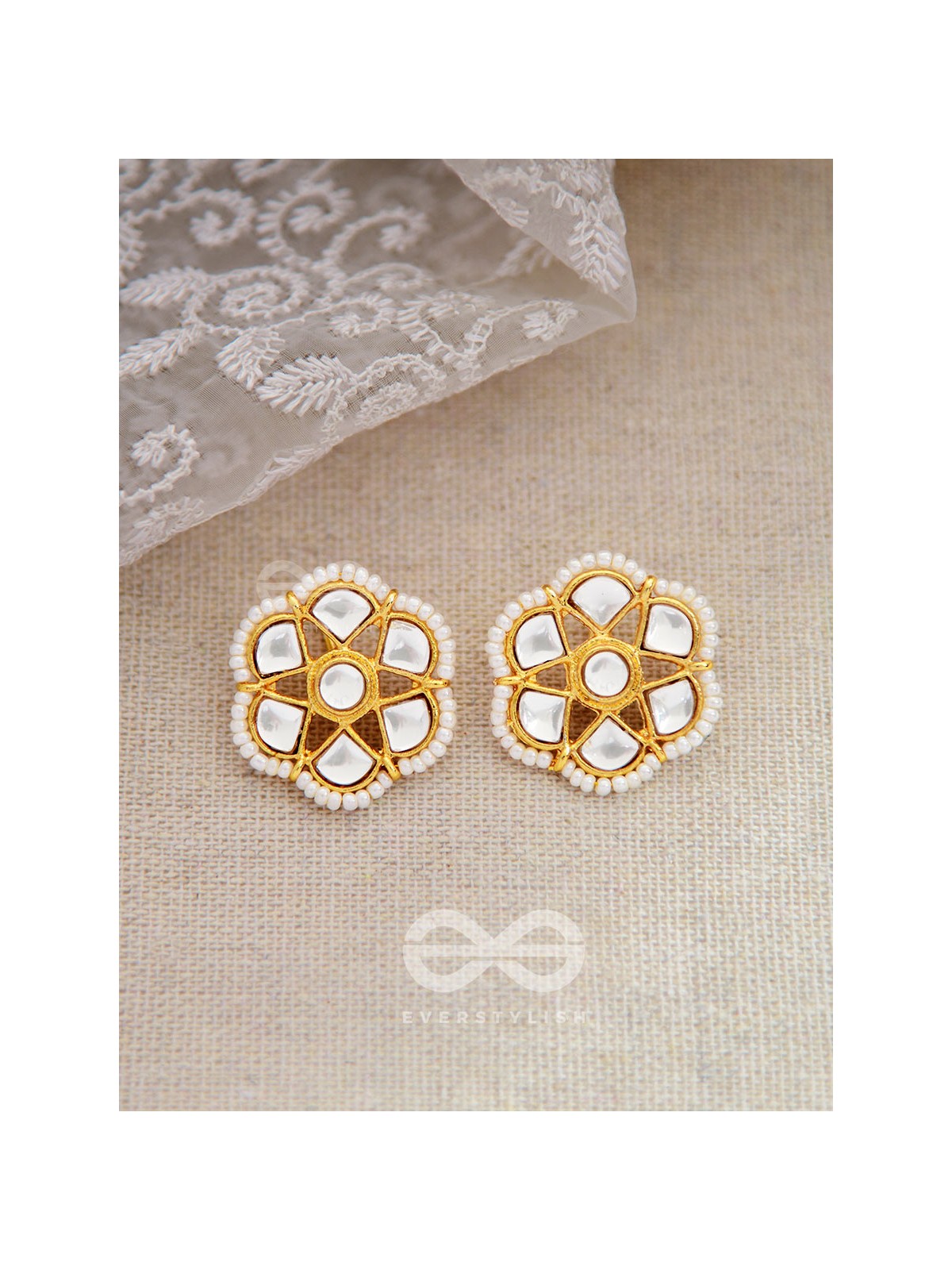 THE CLASSY ELEGANCE - SET OF STATEMENT CHOKER AND STUDS (Blood red)