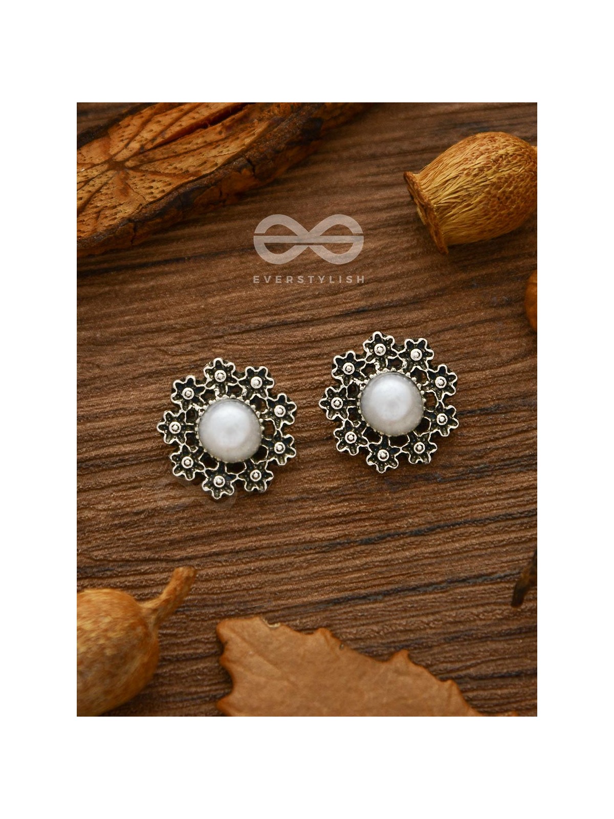 Pearl in a garden - Tiny Trinket Earrings
