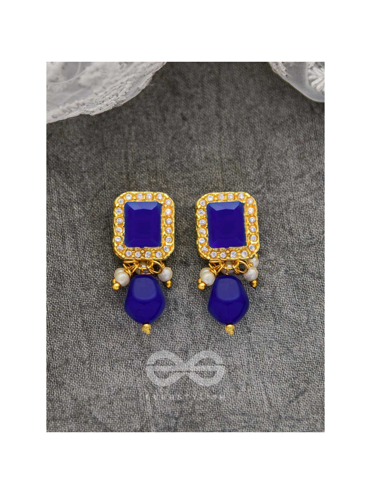 The mystical magnificence - set of statement choker and earrings ( Prussian Blue)