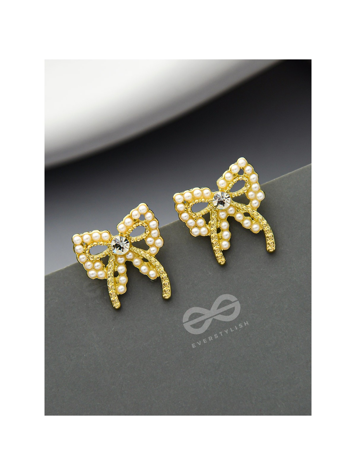 Pearlescent Cravats- Gem Stone and Pearls Studded Golden Earrings 