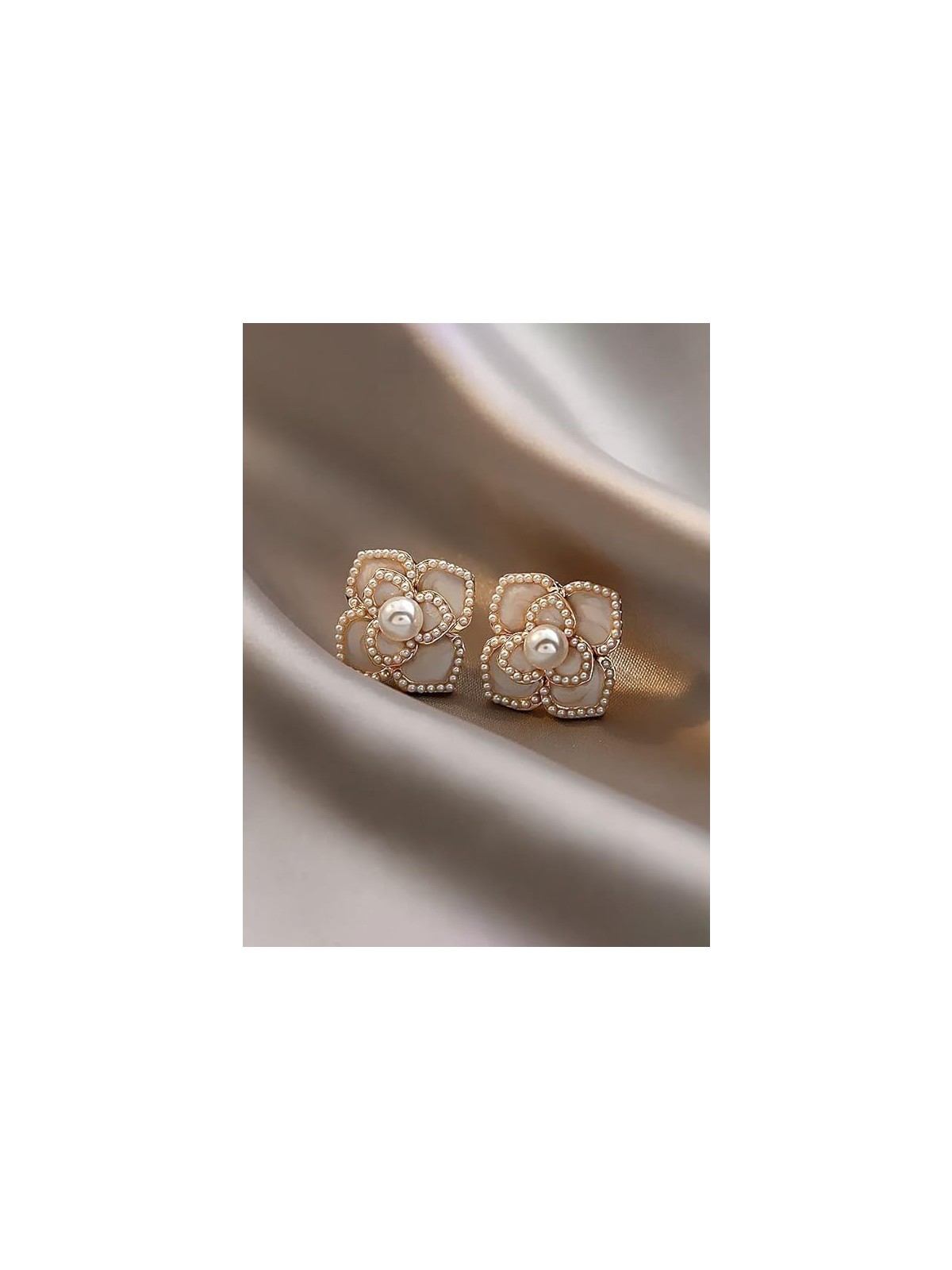 RADIANT DEWFLOWER - GOLDEN ENAMELLED STUDS (WHITE)
