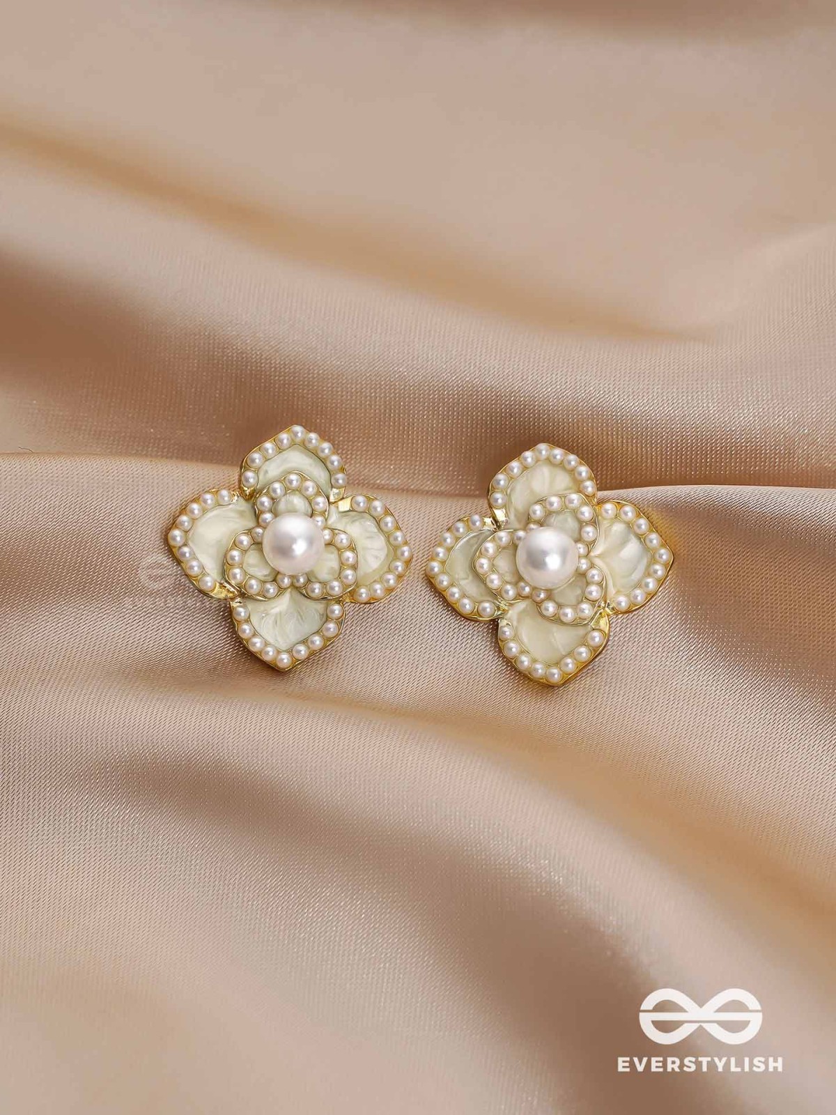 RADIANT DEWFLOWER - GOLDEN ENAMELLED STUDS (WHITE)