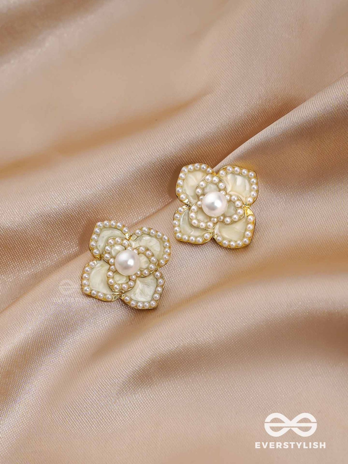 RADIANT DEWFLOWER - GOLDEN ENAMELLED STUDS (WHITE)