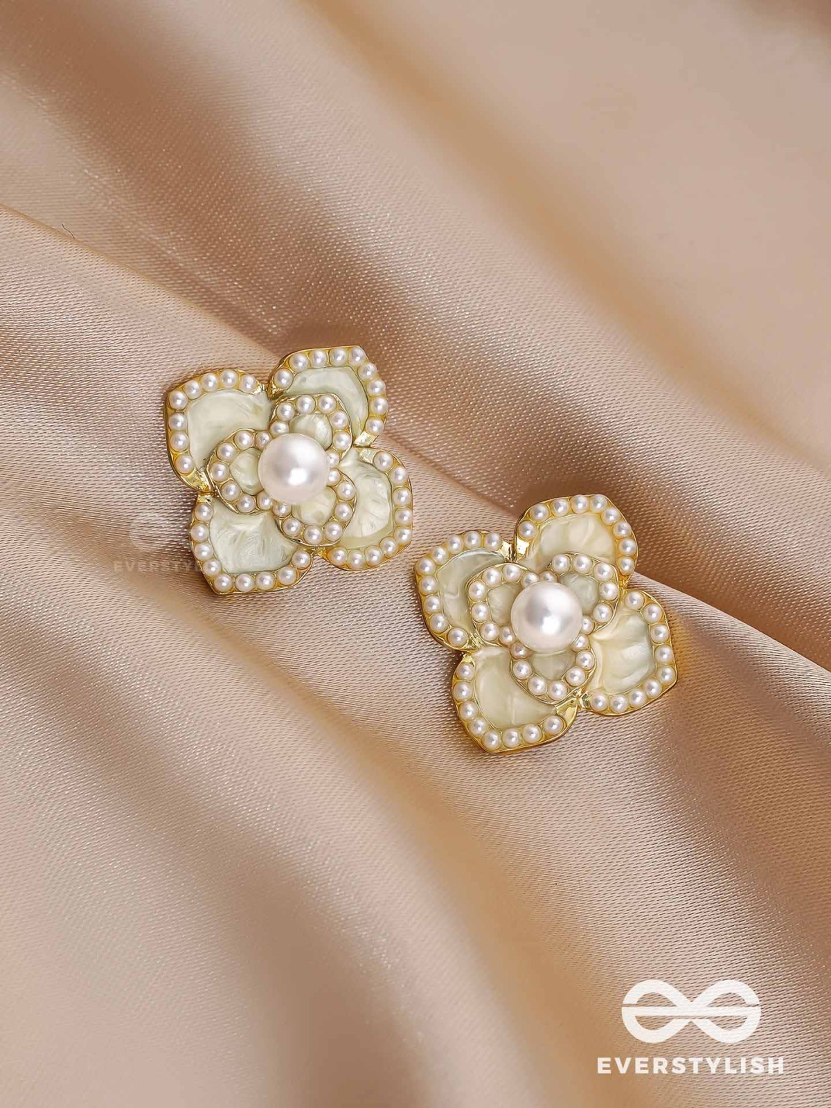 RADIANT DEWFLOWER - GOLDEN ENAMELLED STUDS (WHITE)