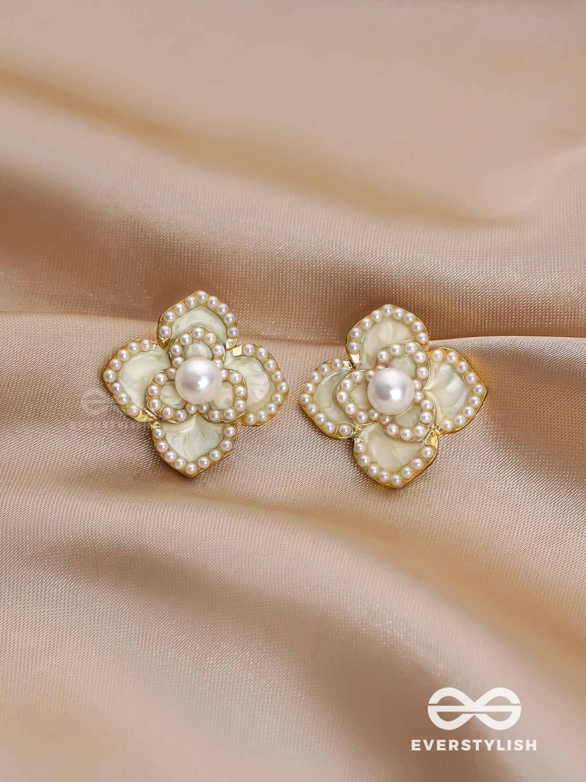 RADIANT DEWFLOWER - GOLDEN ENAMELLED STUDS (WHITE)