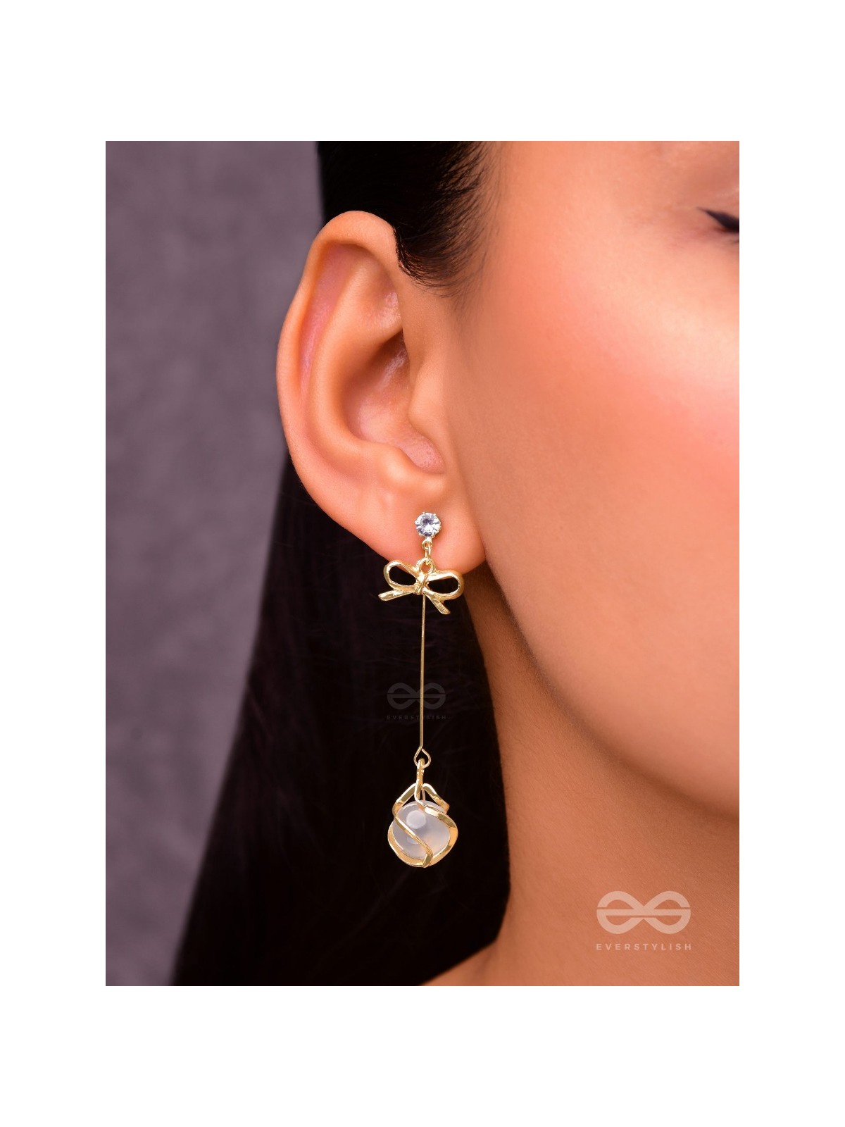 The Golden Globe Star- Elegant Golden Earrings