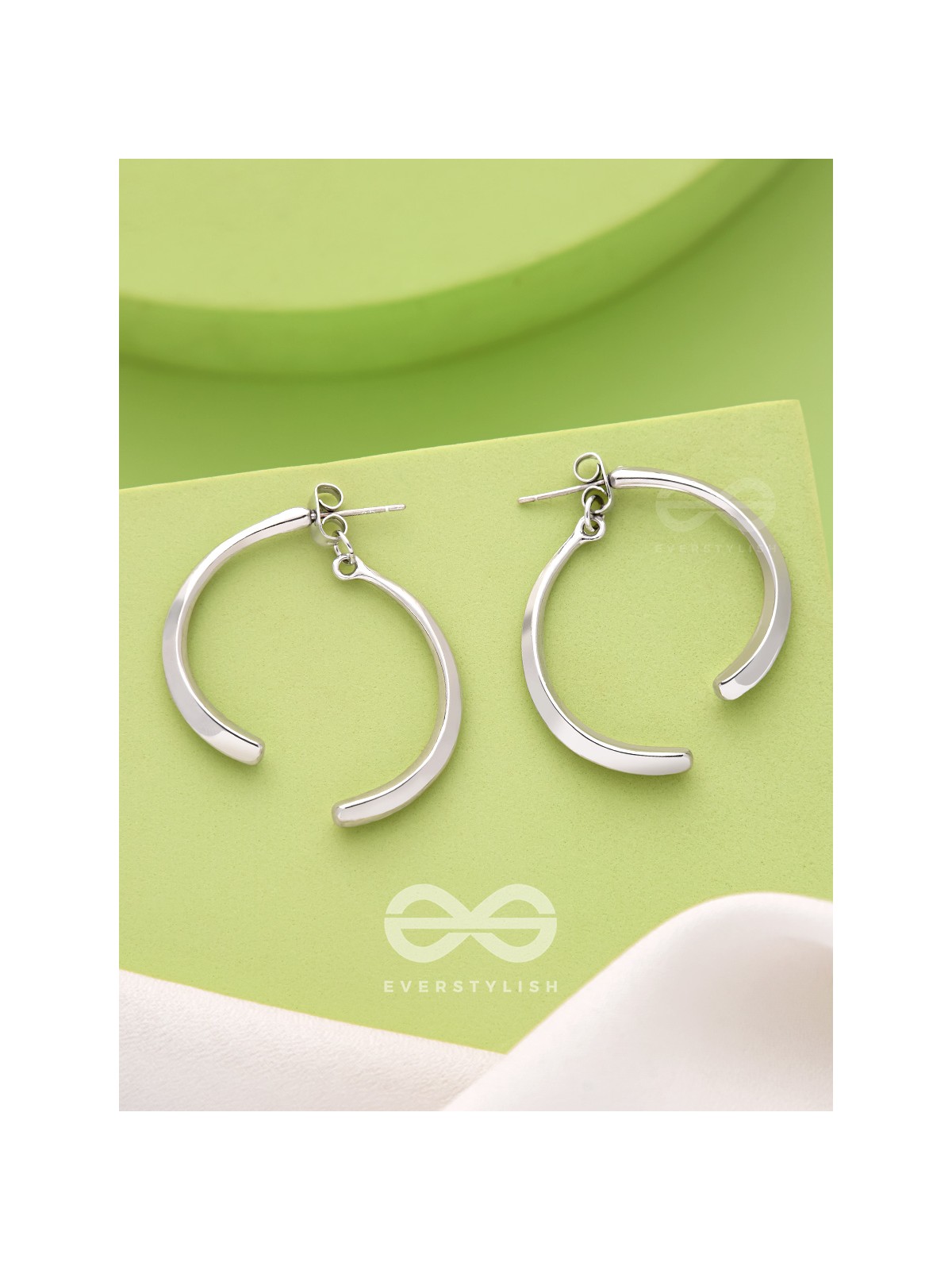 The Broken Bow- Elegant Silver Earrings