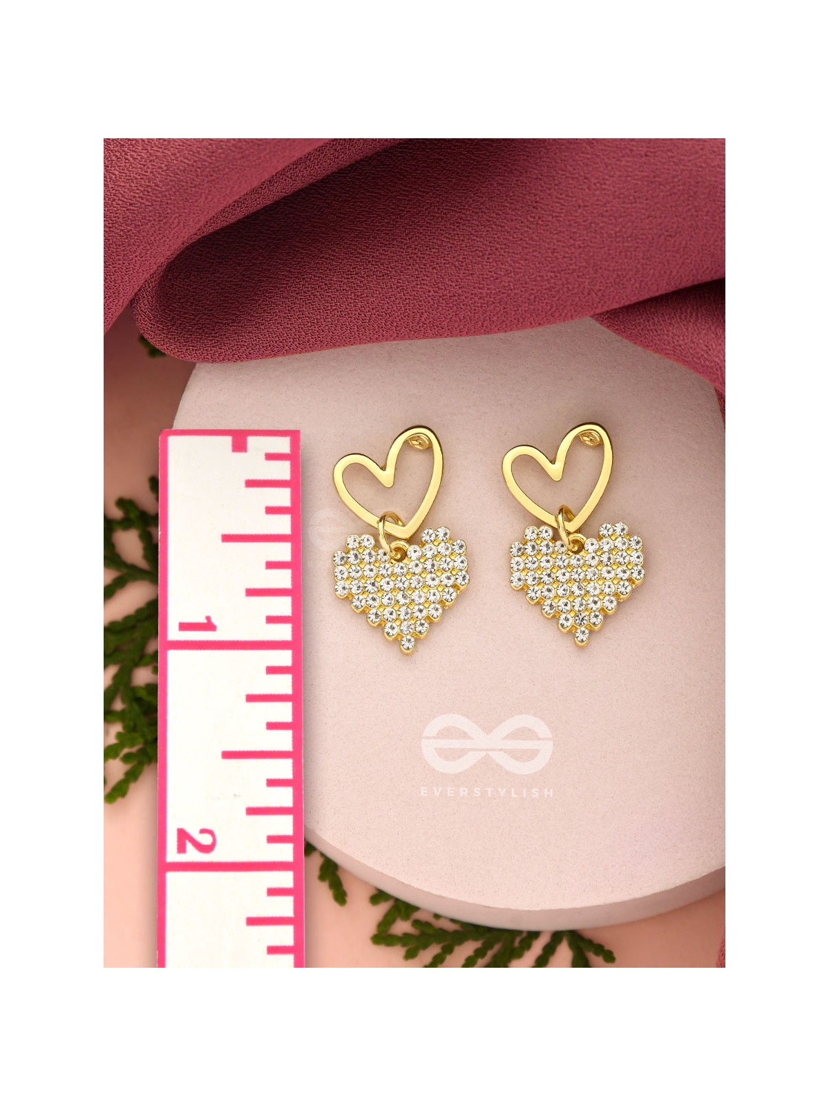 HEART-EYES- CLASSY GOLDEN RHINESTONES EARRINGS