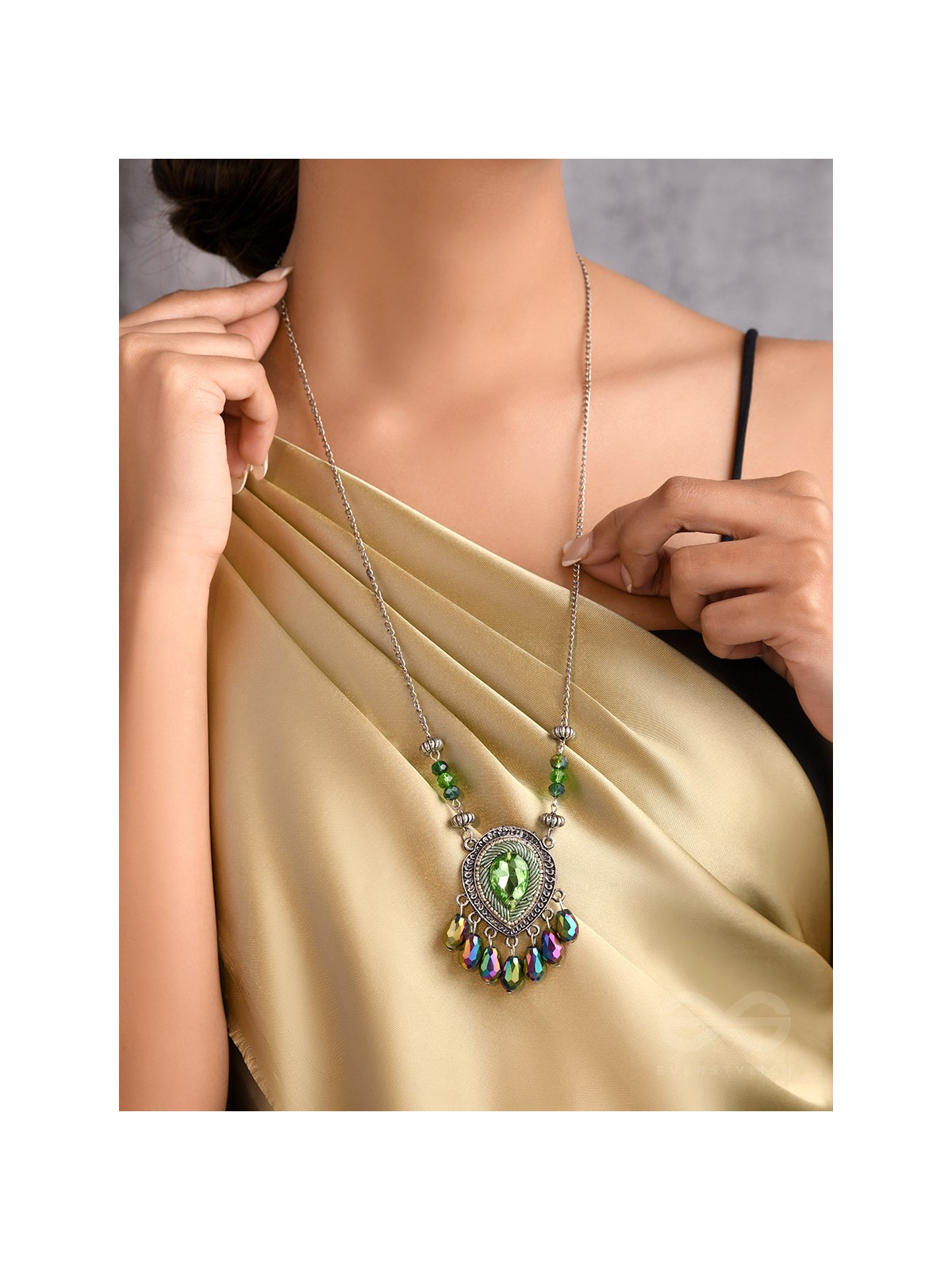 Peshana- The Gorgeous Trinket- Stone and Glass Beads Embroidered Necklace (Sheen Green)