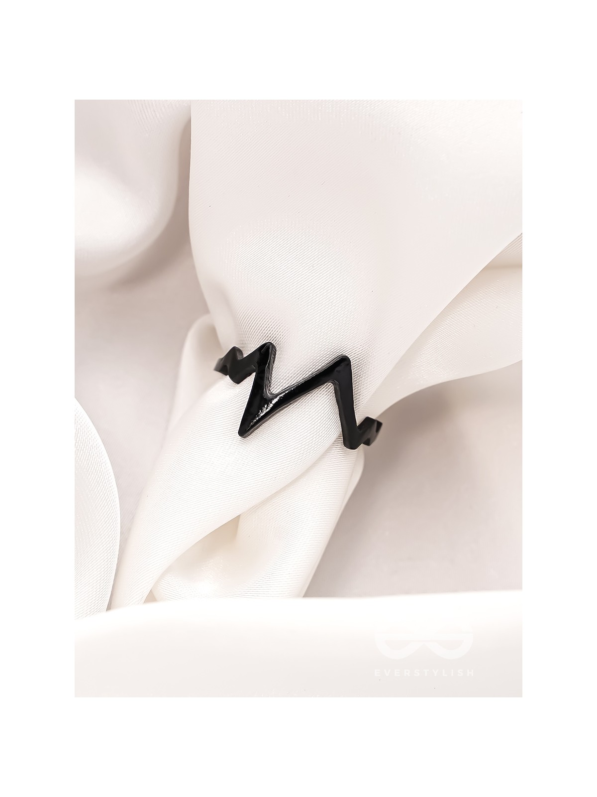  THE TWISTED VINE- ELEGANT BLACK RING