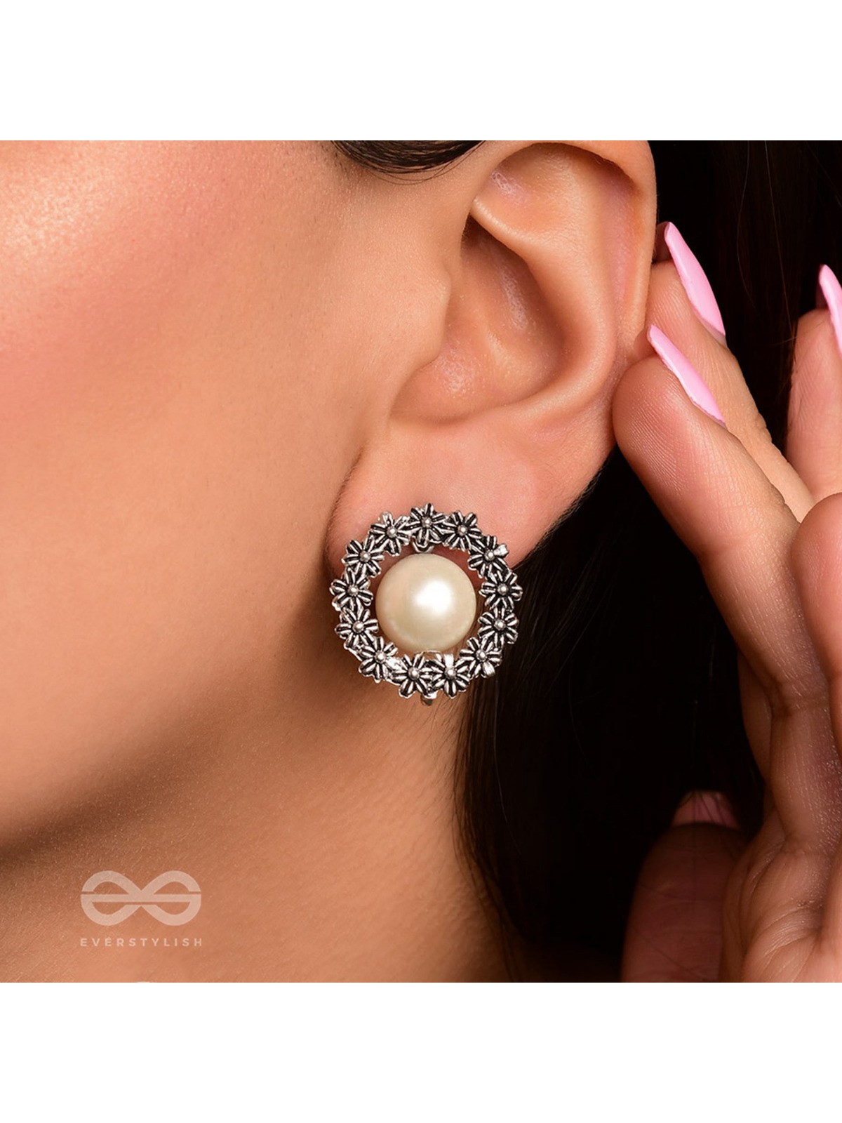 The Snowy Wreath- Oxidised Pearl Stud Earrings