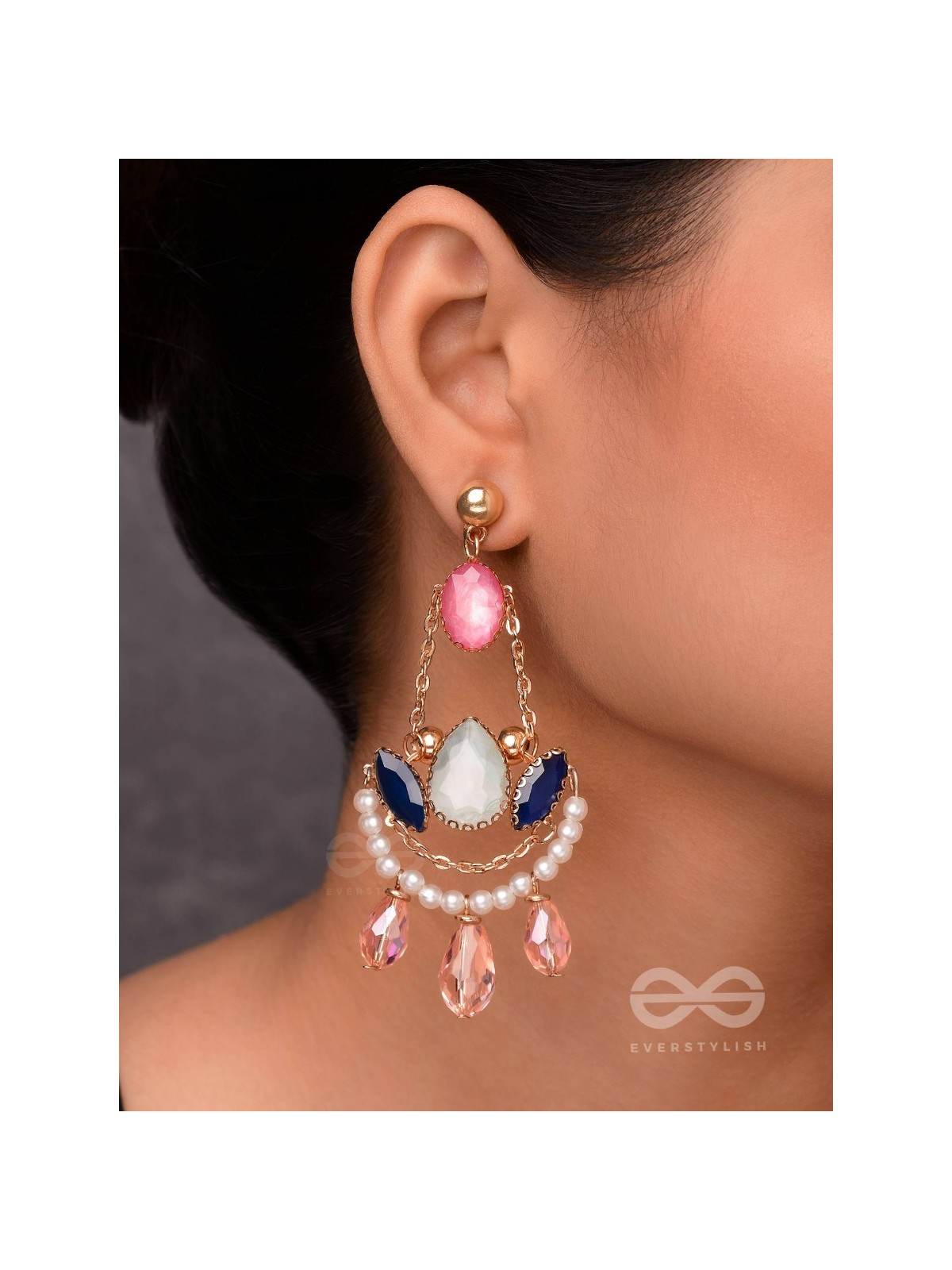 THE TWILIGHT NIGHT - GOLDEN EMBELLISHED EARRINGS