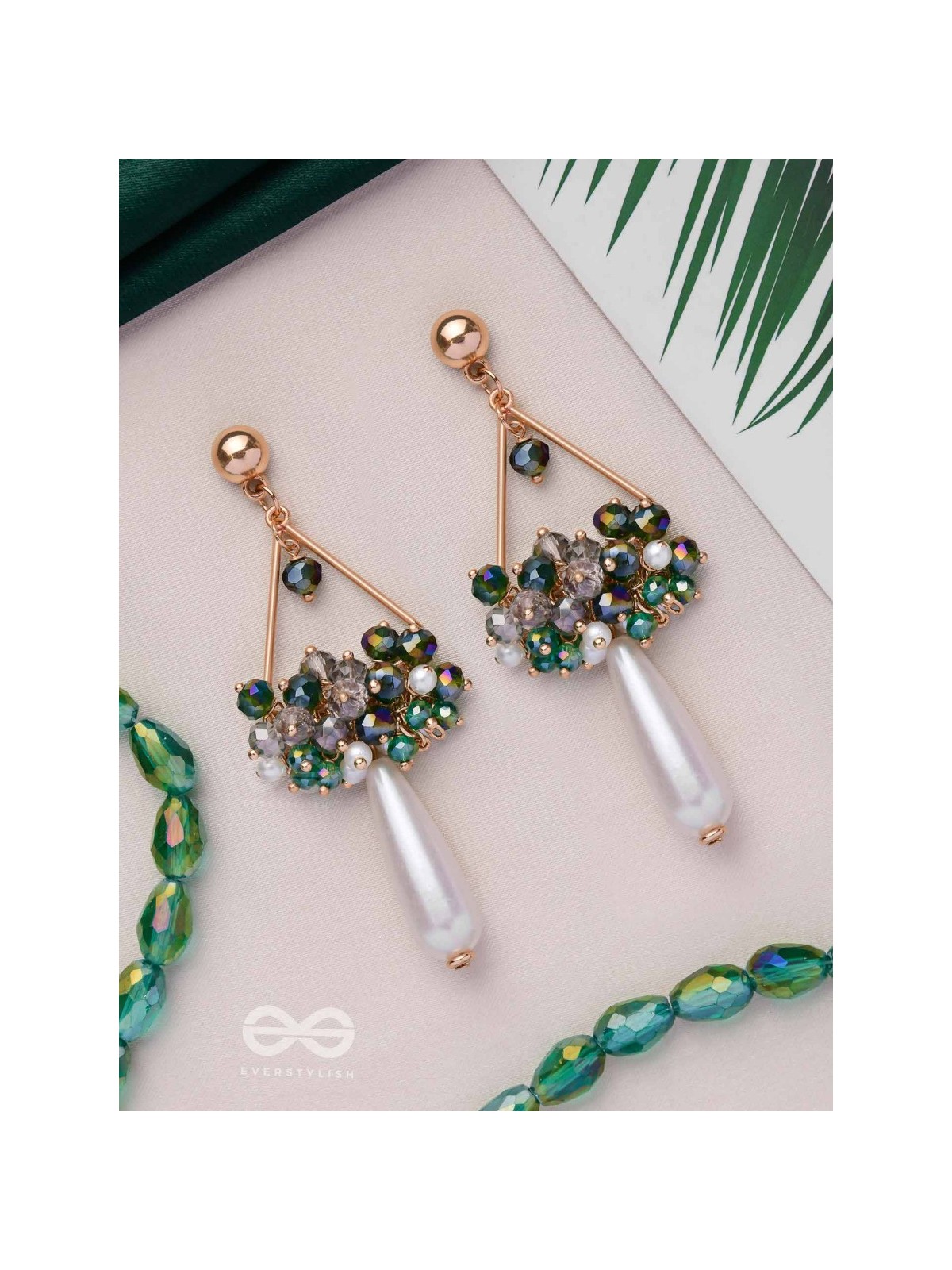 THE WILD HANGINGS - TRIANGLE DROP EARRINGS (GREEN)