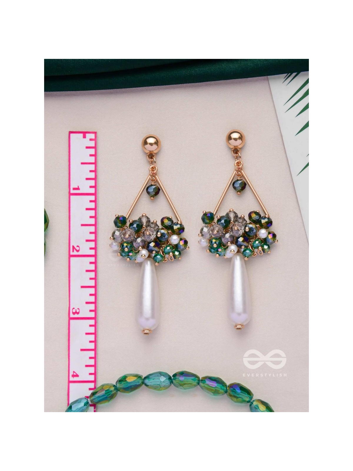 THE WILD HANGINGS - TRIANGLE DROP EARRINGS (GREEN)