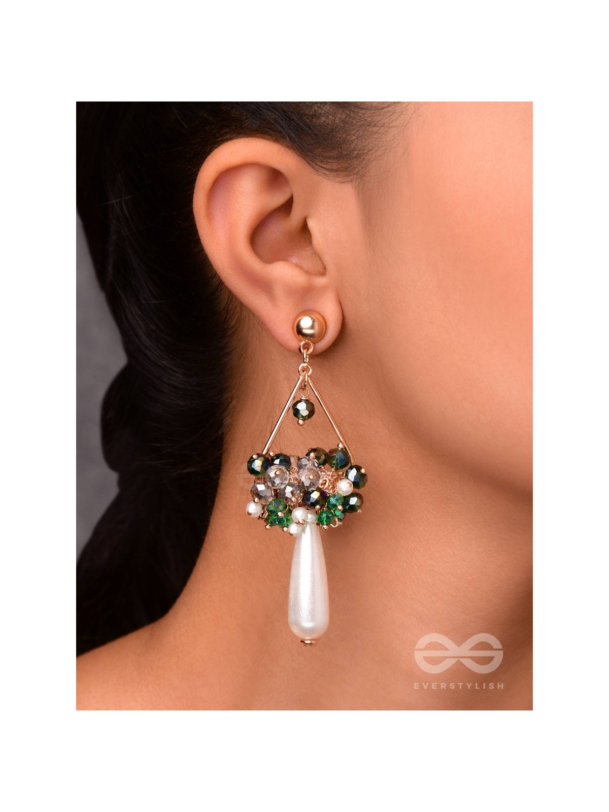 THE WILD HANGINGS - TRIANGLE DROP EARRINGS (GREEN)