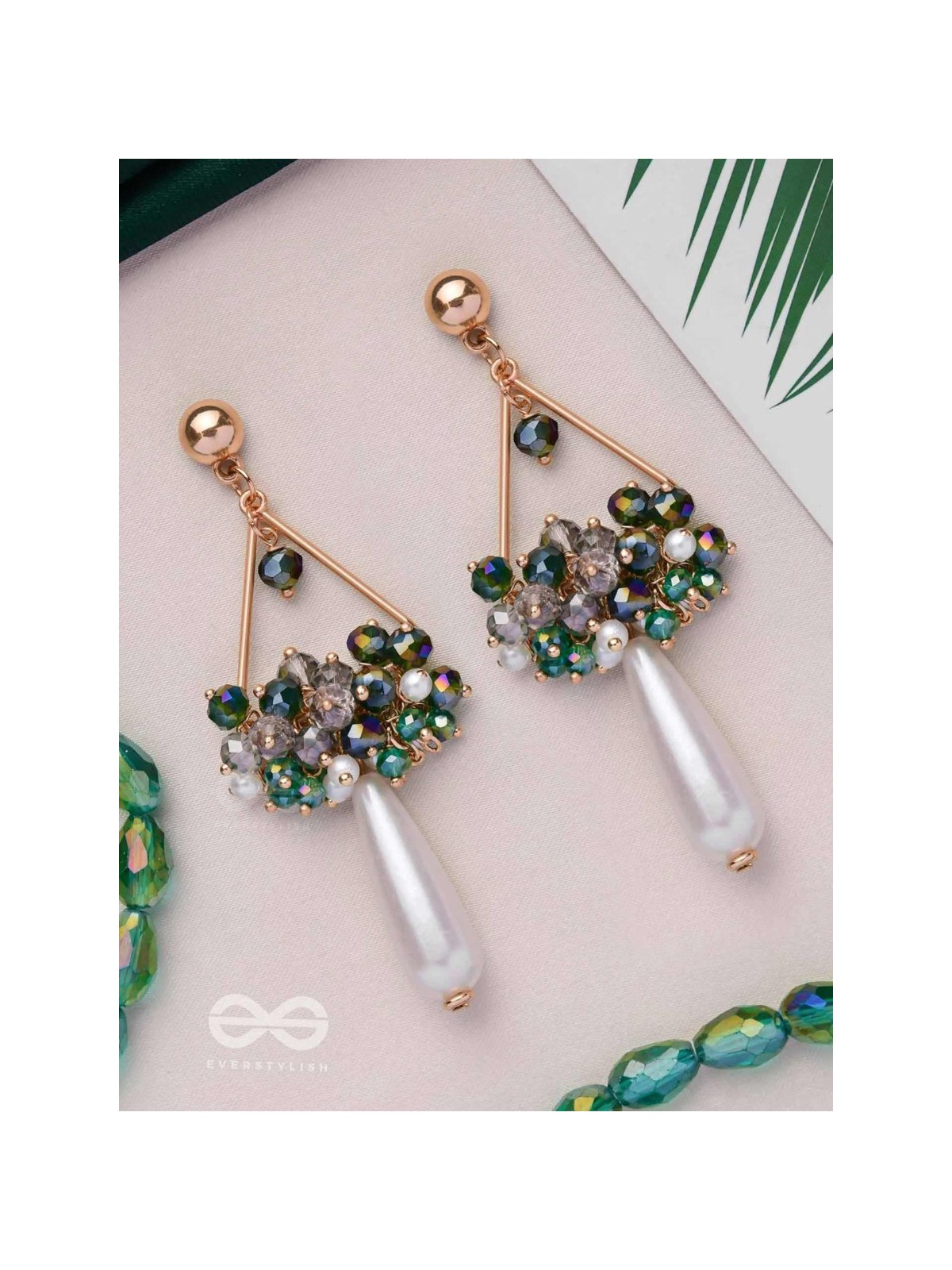 THE WILD HANGINGS - TRIANGLE DROP EARRINGS (GREEN)