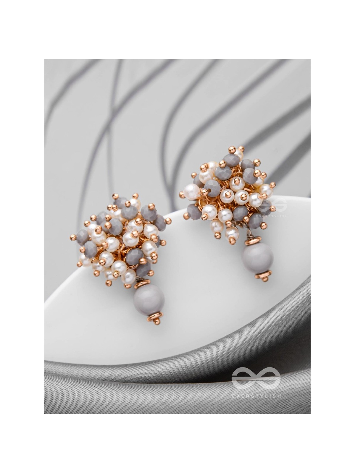THE GRACEFUL BLOOMS - CASUAL PEAL EARRINGS