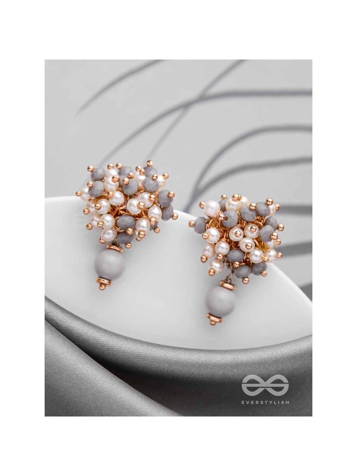 THE GRACEFUL BLOOMS - CASUAL PEAL EARRINGS