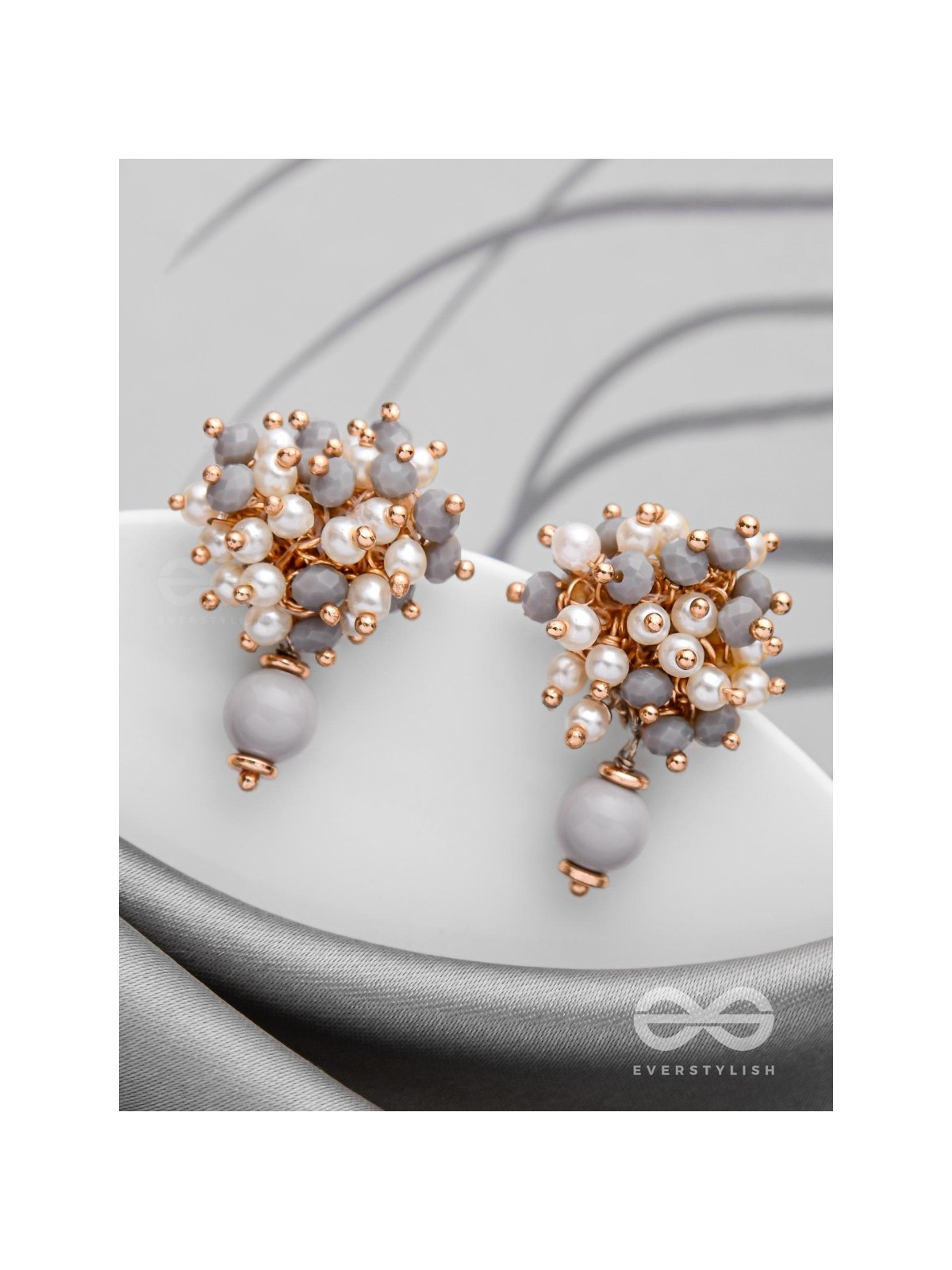 THE GRACEFUL BLOOMS - CASUAL PEAL EARRINGS