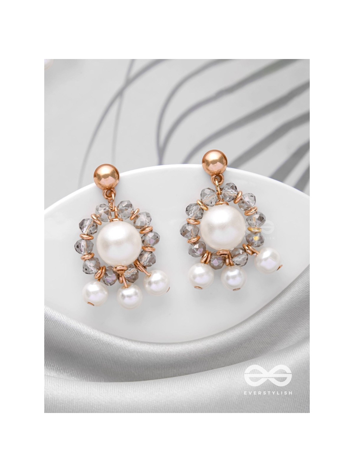 THE RADIATING CLOUDS - CLASSIC PEARL EARRINGS