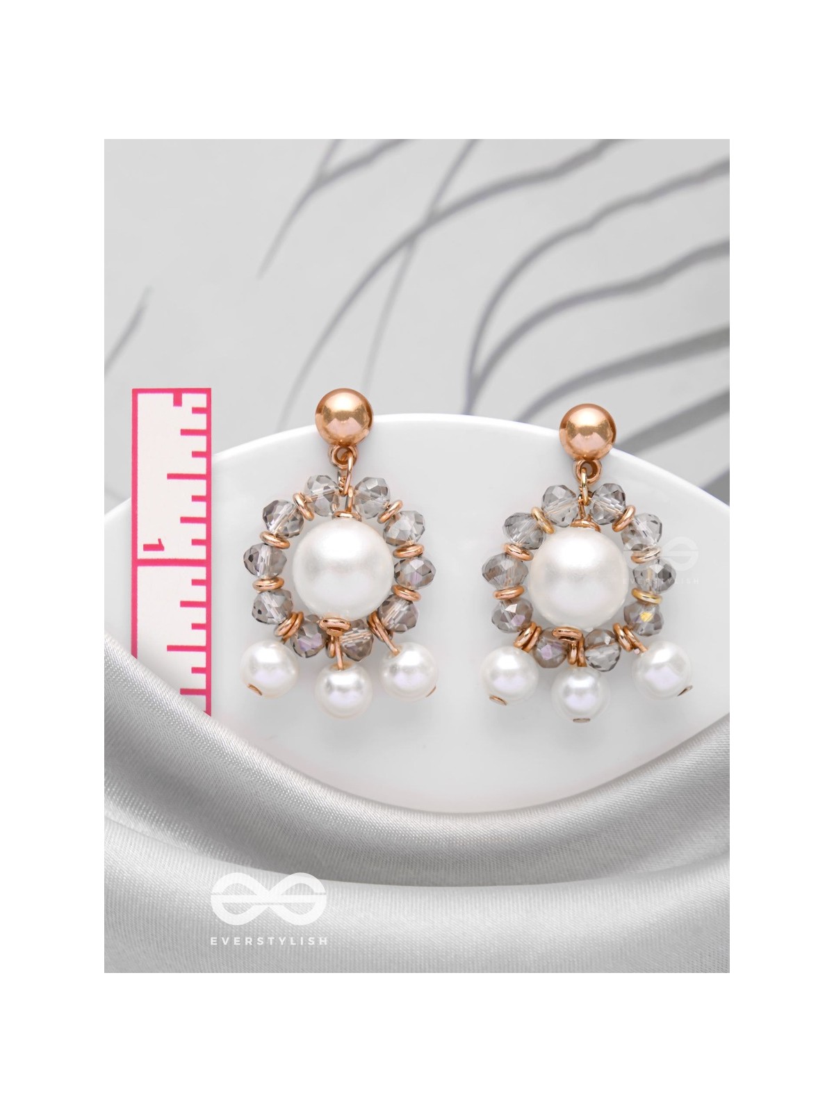 THE RADIATING CLOUDS - CLASSIC PEARL EARRINGS