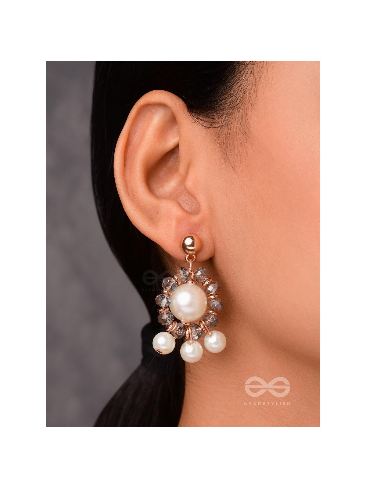 THE RADIATING CLOUDS - CLASSIC PEARL EARRINGS