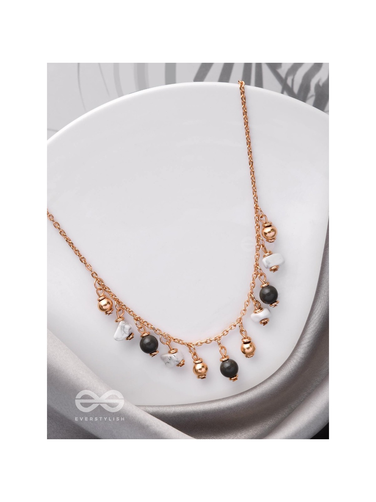 The Graceful Gleam - Casual And Minimal Neckpiece With Anti-Tarnish Coating 
