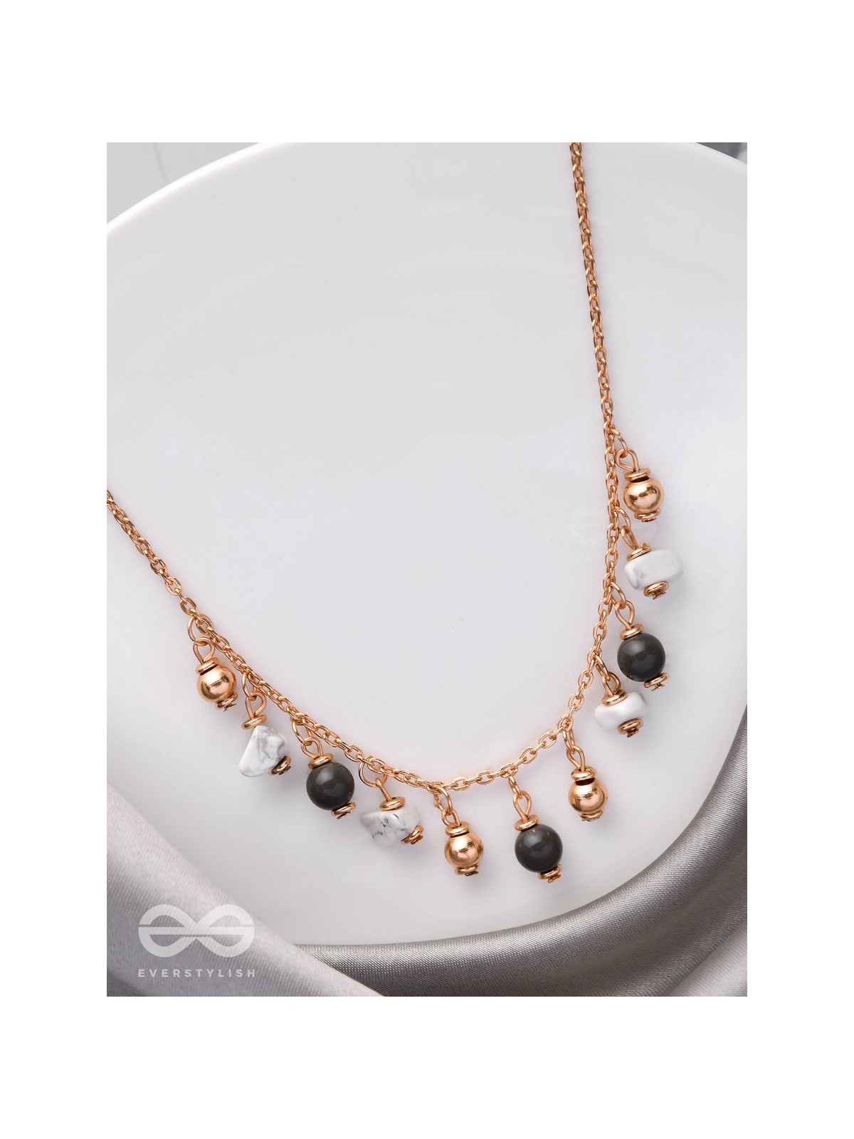 The Graceful Gleam - Casual And Minimal Neckpiece With Anti-Tarnish Coating 