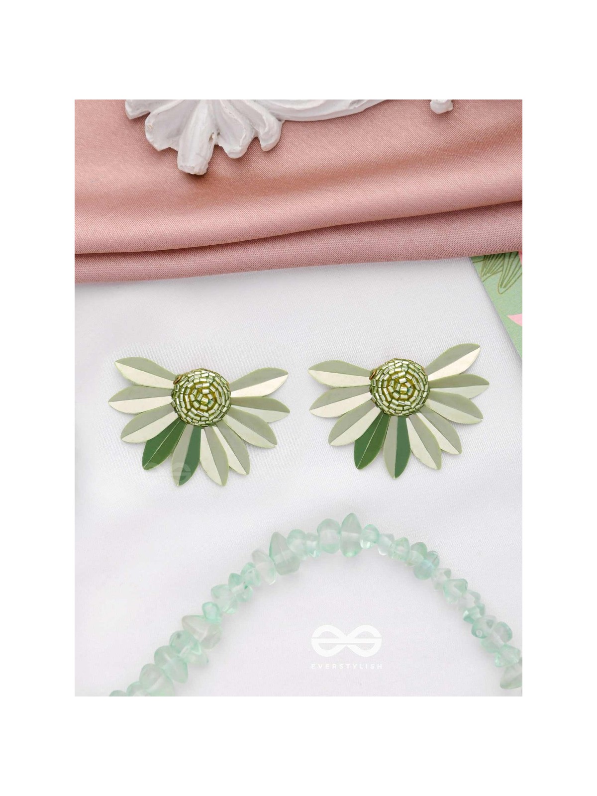 THE ENCHANTED FERNS - FLORAL STUD EARRINGS (GREEN)