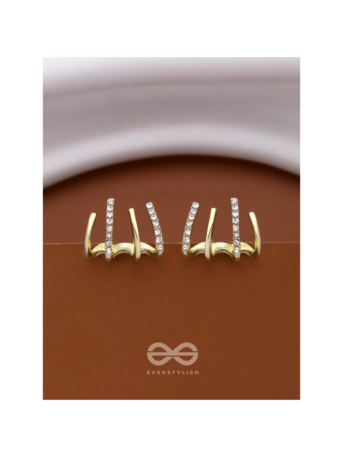 CLAWS OF DESTINY - GOLDEN STUD EARRINGS