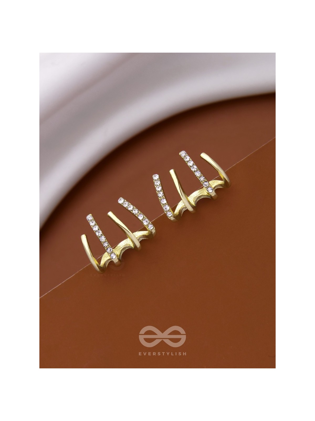 CLAWS OF DESTINY - GOLDEN STUD EARRINGS