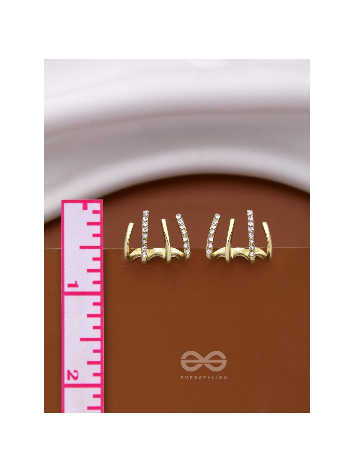 CLAWS OF DESTINY - GOLDEN STUD EARRINGS