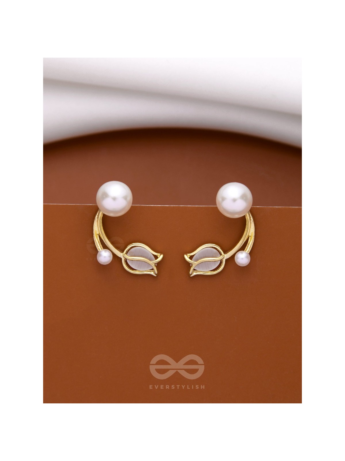 WHITE LIKE TULIPS - GOLDEN PEARL STUDS